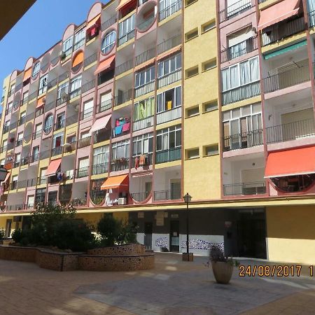 Cosy Studio Apartment In Torrevieja Kültér fotó