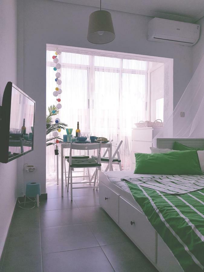 Cosy Studio Apartment In Torrevieja Kültér fotó